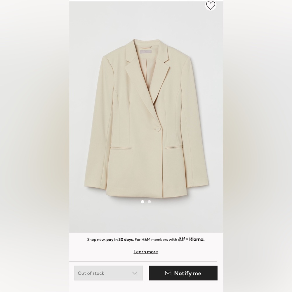 Fitted,blazer in viscose-blend twill. One visible, covered button and one hidden